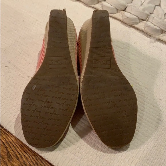 Open-Toe Red and White Toms Espadrille Wedges - Picture 5 of 5